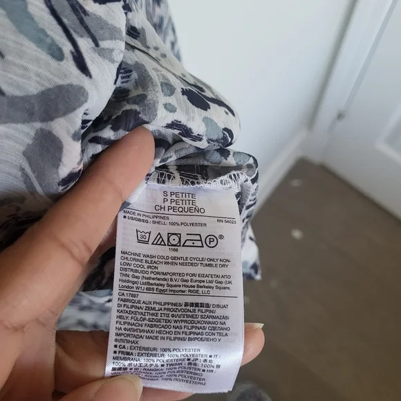 Banana Republic long sleeve wrap top - Picture 3 of 6